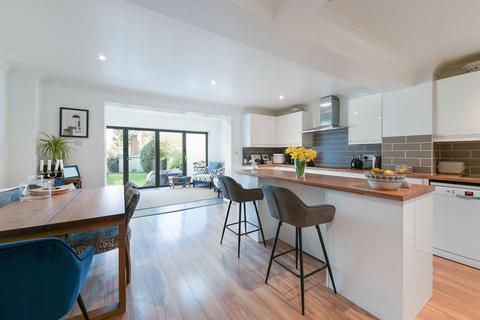20 Adams Close, Surbiton, KT5 8LB
