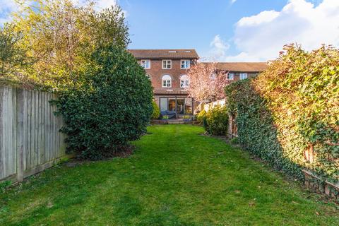 20 Adams Close, Surbiton, KT5 8LB