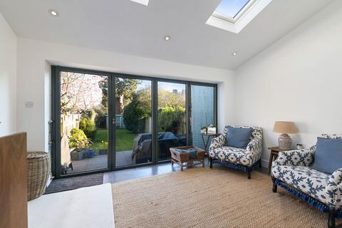 20 Adams Close, Surbiton, KT5 8LB
