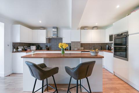 20 Adams Close, Surbiton, KT5 8LB