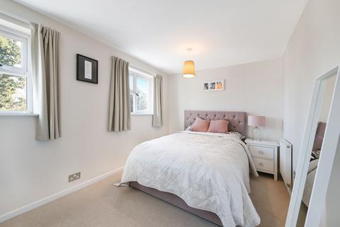 20 Adams Close, Surbiton, KT5 8LB