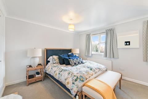 20 Adams Close, Surbiton, KT5 8LB