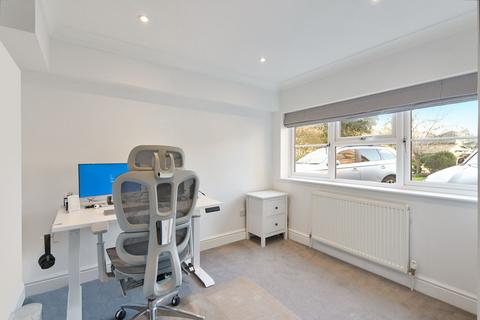 20 Adams Close, Surbiton, KT5 8LB