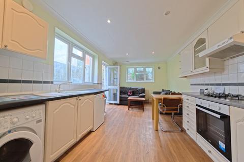 5 bedroom terraced house to rent, Hollingbury Road, Brighton BN1