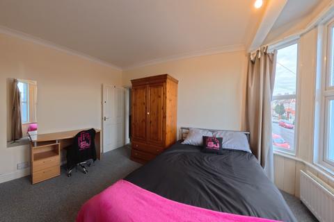 5 bedroom terraced house to rent, Hollingbury Road, Brighton BN1