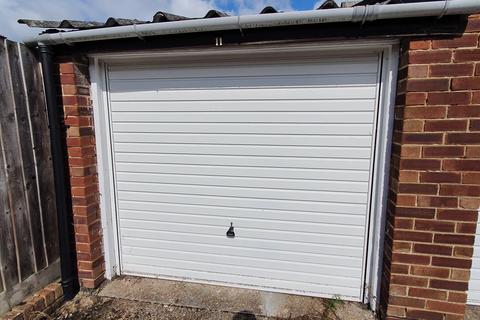 Garage to rent, Monks Road, Netley Abbey SO31