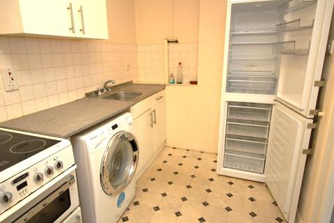 2 bedroom flat for sale, Windsor Drive, High Wycombe, HP13