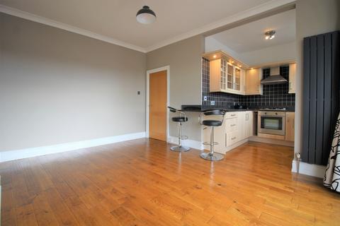 2 bedroom flat to rent, West Park Drive, Blackpool, FY3