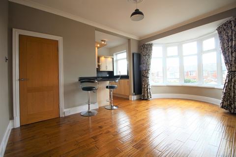 2 bedroom flat to rent, West Park Drive, Blackpool, FY3