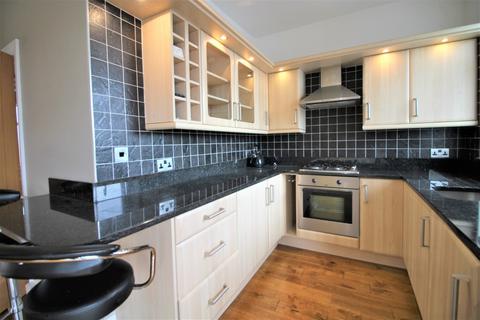 2 bedroom flat to rent, West Park Drive, Blackpool, FY3