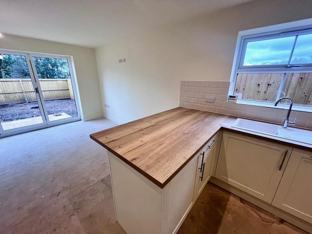KITCHEN 2.jpg