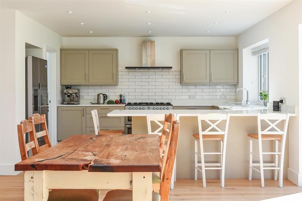 Dining/Kitchen Area