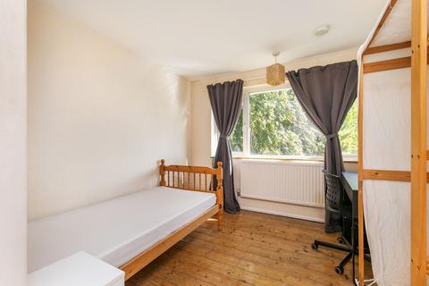 4 bedroom semi-detached house to rent, Queens Road, Winchester, SO22