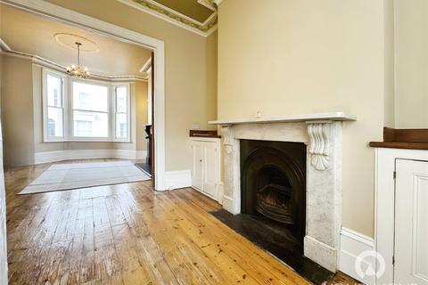 4 bedroom terraced house to rent, Cobham Street, Kent DA11