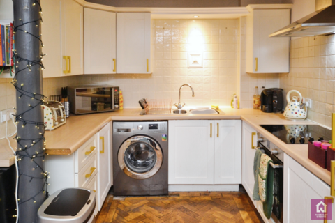 2 bedroom flat for sale, Chester Road, Manchester, Greater Manchester, M16