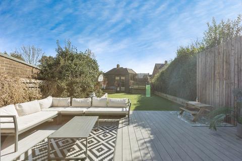 18 Evenden Road, Meopham, Gravesend, DA13 0HA