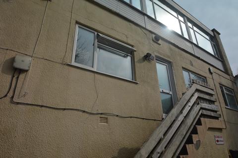 2 bedroom flat to rent, Rowdens Road, Torquay TQ2