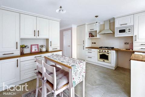 2 bedroom terraced house for sale, Dahlia Close, March