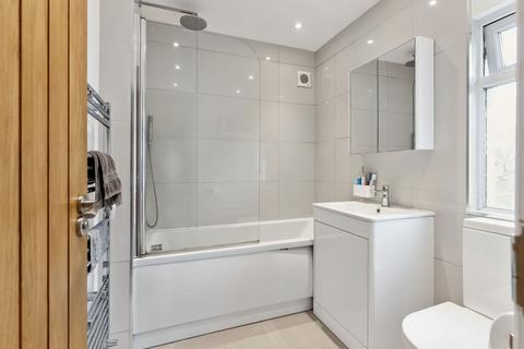 10 Colburn Way, Sutton, SM1 3AU