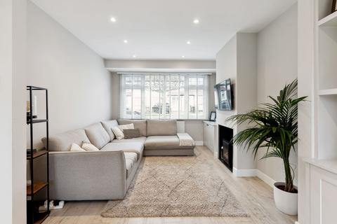 10 Colburn Way, Sutton, SM1 3AU