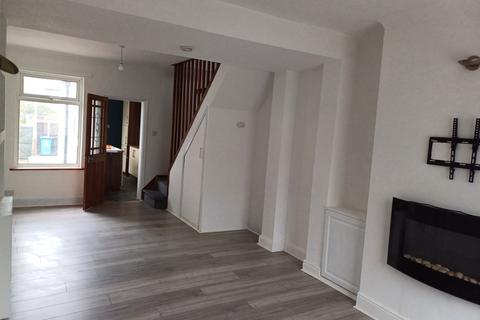 3 bedroom terraced house to rent, Colville Road, Lowestoft NR33