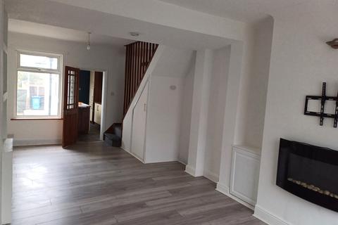 3 bedroom terraced house to rent, Colville Road, Lowestoft NR33