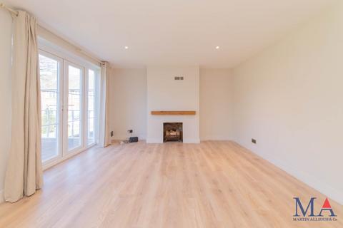 2 bedroom flat for sale, The Bartons, Elstree