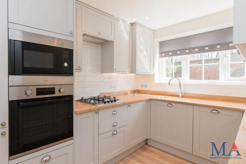 2 bedroom flat for sale, The Bartons, Elstree