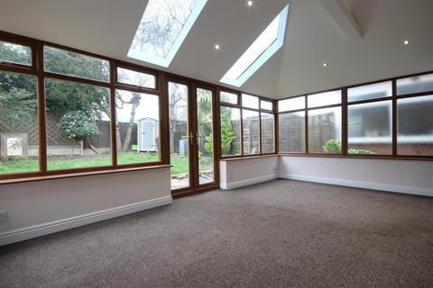 5 bedroom detached house for sale, Ashcourt Drive, Hornsea