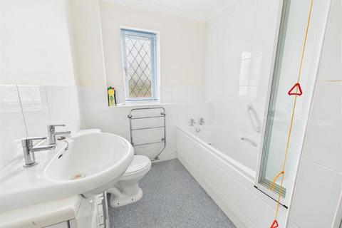 2 bedroom retirement property for sale, The Hawthorns, Lutterworth LE17
