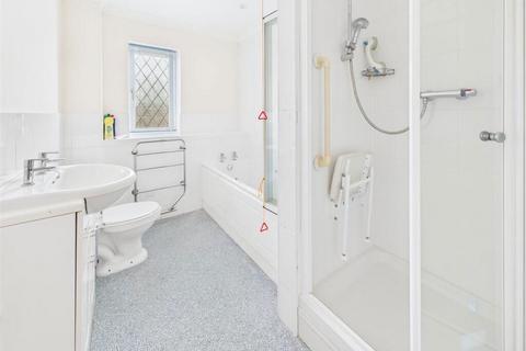 2 bedroom retirement property for sale, The Hawthorns, Lutterworth LE17