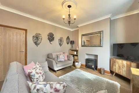 8 Cross Hill, Brierley, Barnsley, S72 9LE