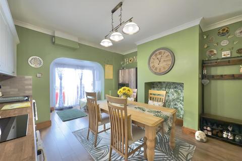 8 Cross Hill, Brierley, Barnsley, S72 9LE
