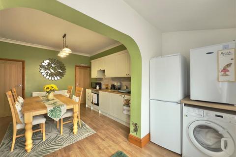 8 Cross Hill, Brierley, Barnsley, S72 9LE