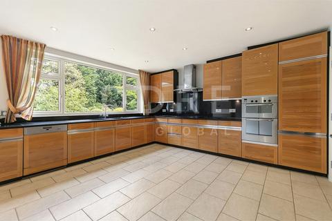 Juniper Green Coombe Ridings, Kingston Upon Thames, KT2 7JT