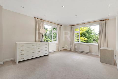 Juniper Green Coombe Ridings, Kingston Upon Thames, KT2 7JT