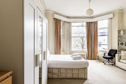 Studio to rent,  Pembridge Square, London W2