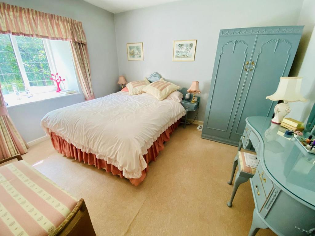 Bed2.jpg