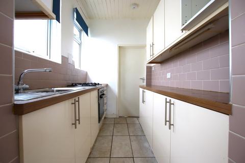 4 bedroom semi-detached house to rent, Westbourne Road, Croydon, CR0