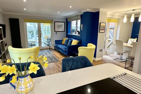 3 bedroom detached house for sale, Globe Court, Evesham Street, Alcester