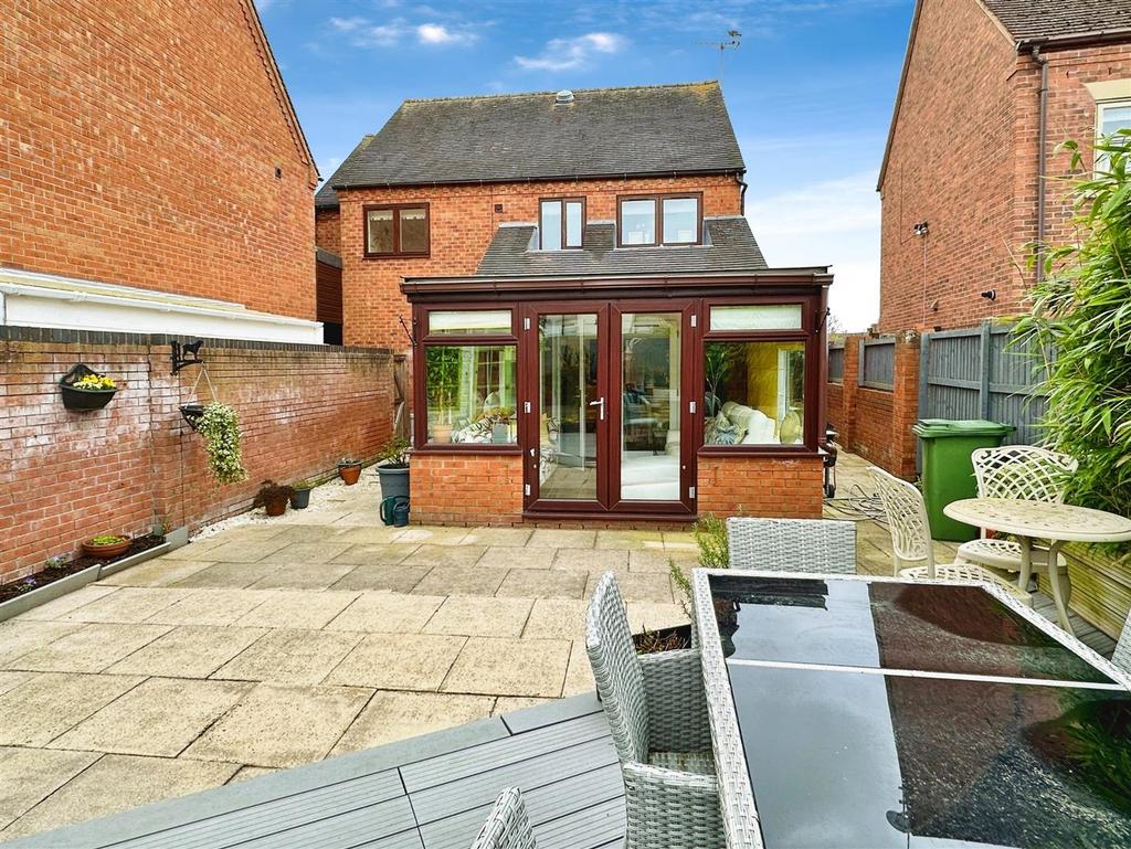 Garden to house