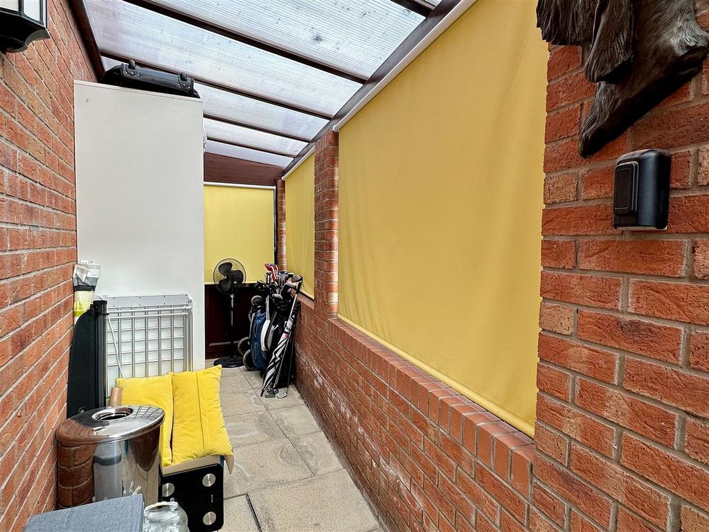Covered side utility