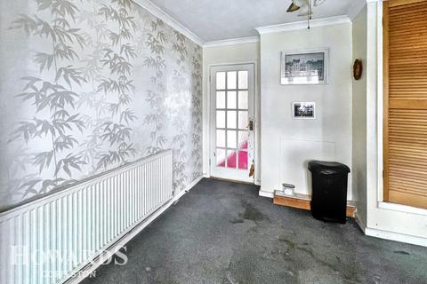 3 bedroom terraced house for sale, Queens Crescent, Gorleston