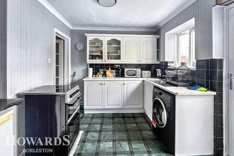 3 bedroom terraced house for sale, Queens Crescent, Gorleston