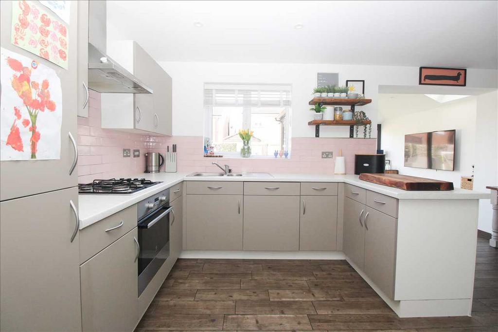 Kitchen/ Family Room