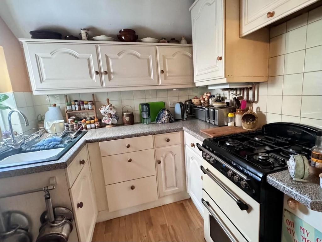 Kitchen 2.jpg