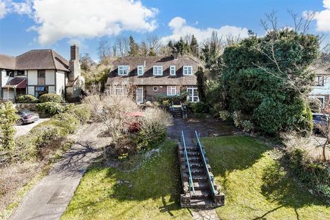 33 Dome Hill, Caterham, CR3 6EF