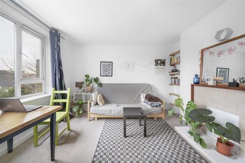 3 bedroom flat for sale, Evering Road, London
