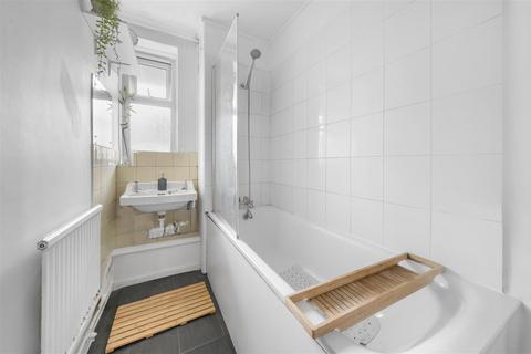3 bedroom flat for sale, Evering Road, London
