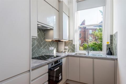 1 bedroom flat to rent, Compayne Gardens, South Hampstead, London NW6